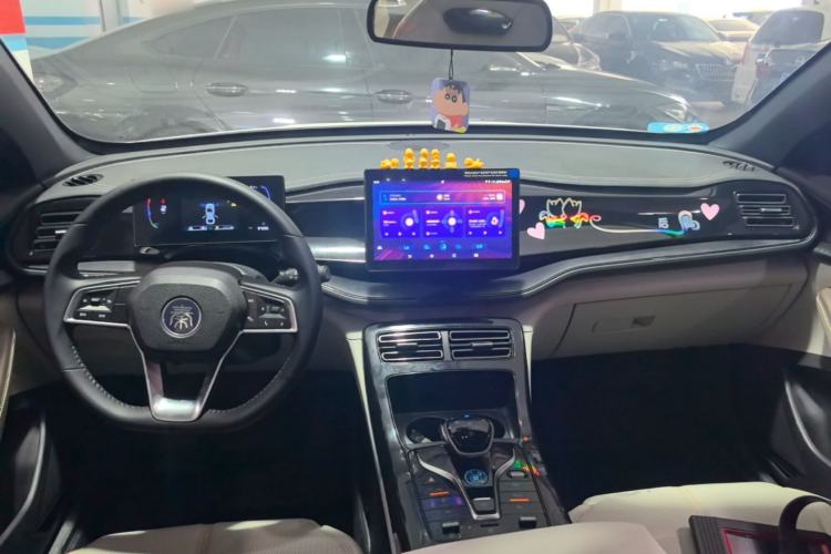 Used BYD Qin PLUS 2023 Champion Edition DM-i 55KM Leading Model Center Console