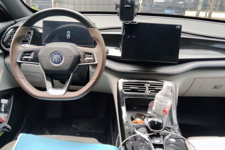 Used BYD Qin PLUS 2023 Champion Edition DM-i 55KM Leading Model Center Console