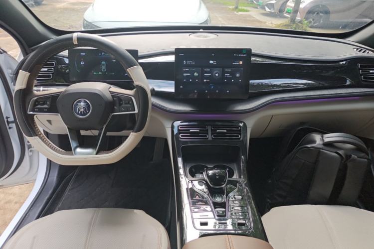 Used BYD Qin PLUS 2023 Champion Edition DM-i 55KM Leading Model Center Console