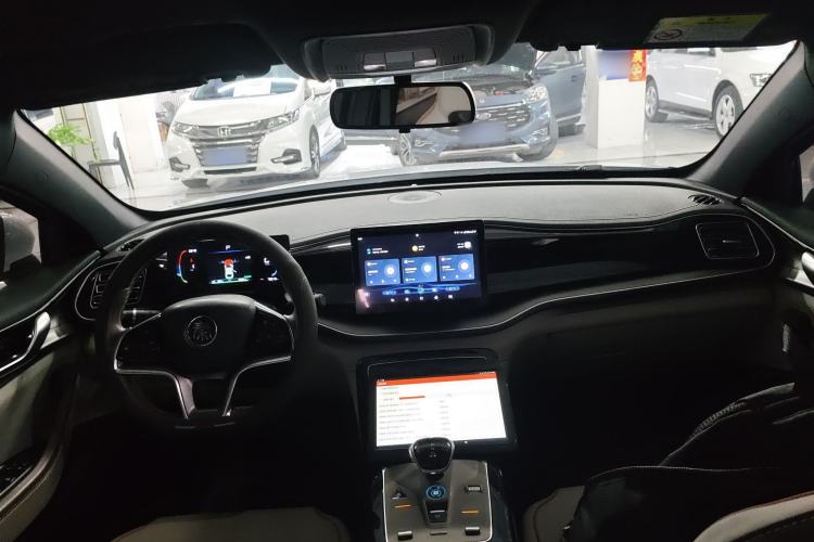 Used BYD Qin PLUS 2023 Champion Edition EV 420KM Leading Model Center Console