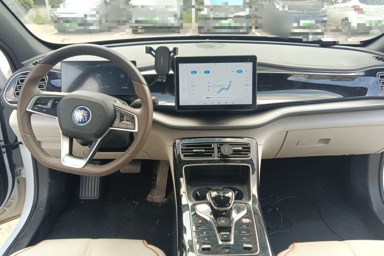 Used BYD Qin PLUS 2023 Champion Edition DM-i 120KM Leading Model Center Console