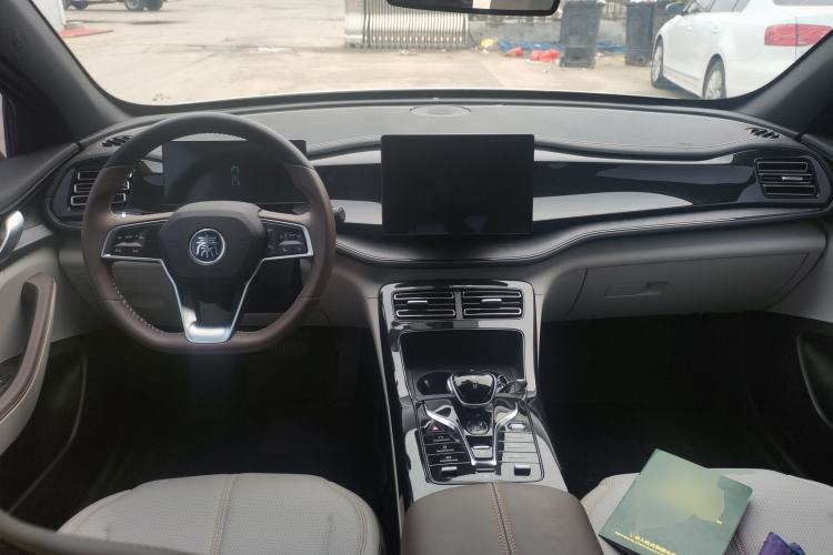 Used BYD Qin PLUS 2023 Champion Edition DM-i 55KM Leading Model Center Console