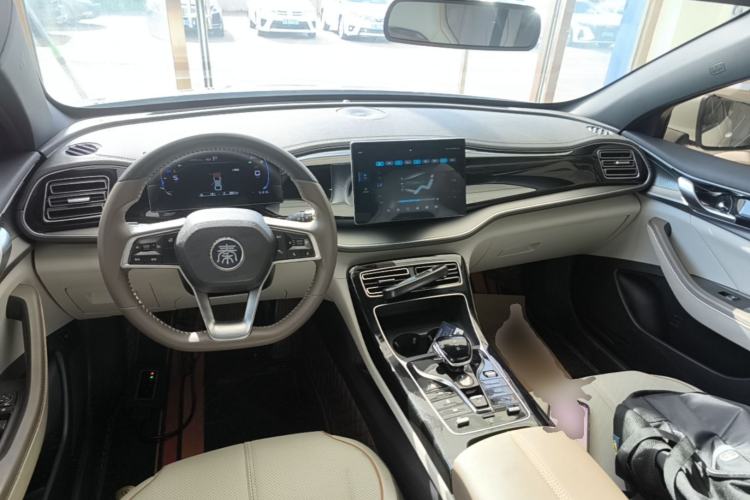 Used BYD Qin PLUS 2023 Champion Edition DM-i 120KM Leading Model Center Console
