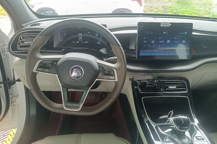 Used BYD Qin PLUS 2023 Champion Edition DM-i 120KM Leading Model Center Console