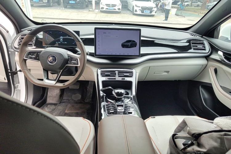 Used BYD Qin PLUS 2023 Champion Edition DM-i 120KM Beyond Model Center Console
