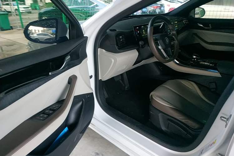 Used BYD Qin PLUS 2023 Champion Edition DM-i 55KM Leading Model Driver Seat