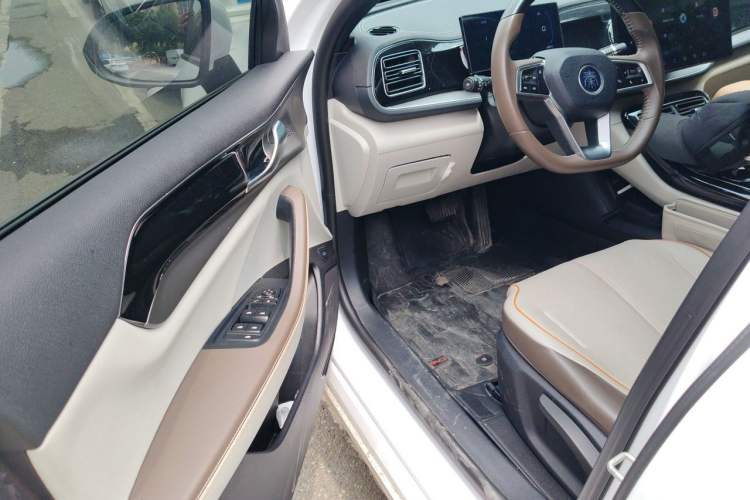 Used BYD Qin PLUS 2023 Champion Edition DM-i 120KM Leading Model Driver Seat