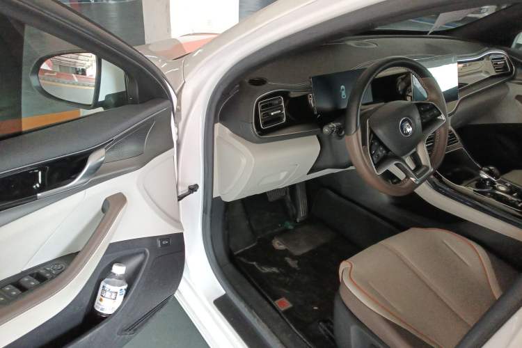 Used BYD Qin PLUS 2023 Champion Edition EV 510KM Leading Model Driver Seat
