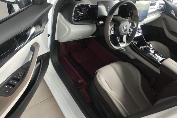 Used BYD Qin PLUS 2023 Champion Edition DM-i 55KM Leading Model Driver Seat