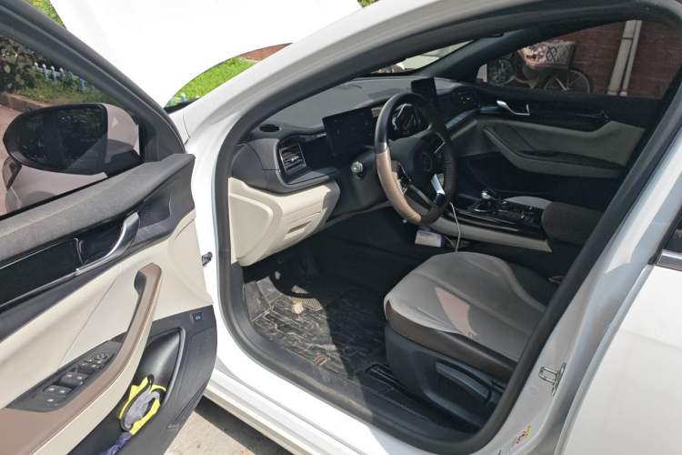 Used BYD Qin PLUS 2023 Champion Edition DM-i 55KM Leading Model Driver Seat