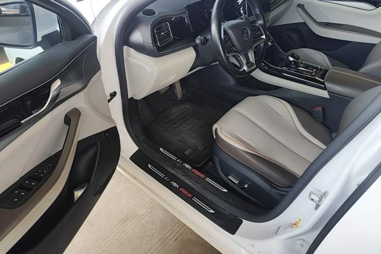 Used BYD Qin PLUS 2023 Champion Edition EV 420KM Superior Model Driver Seat
