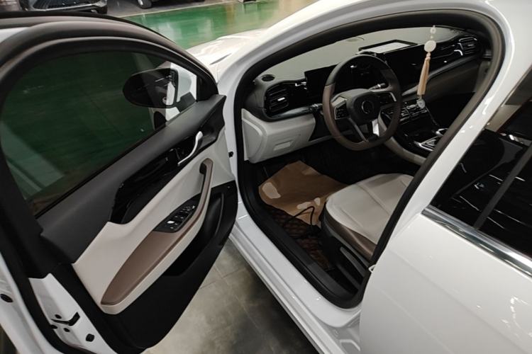Used BYD Qin PLUS 2023 Champion Edition DM-i 55KM Leading Model Driver Seat