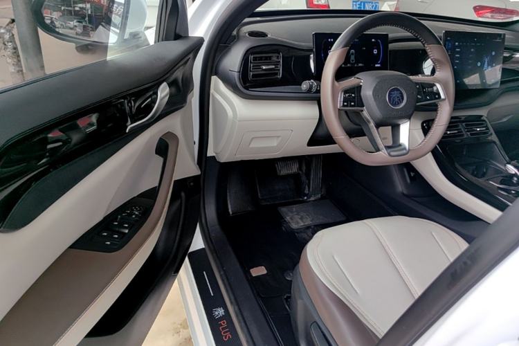 Used BYD Qin PLUS 2023 Champion Edition DM-i 55KM Leading Model Driver Seat