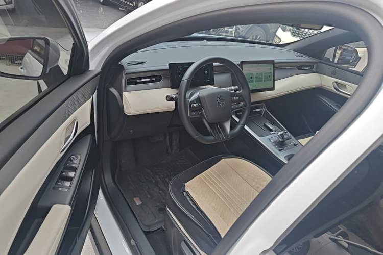 Used BYD Qin PLUS 2023 Champion Edition DM-i 55KM Leading Model Driver Seat