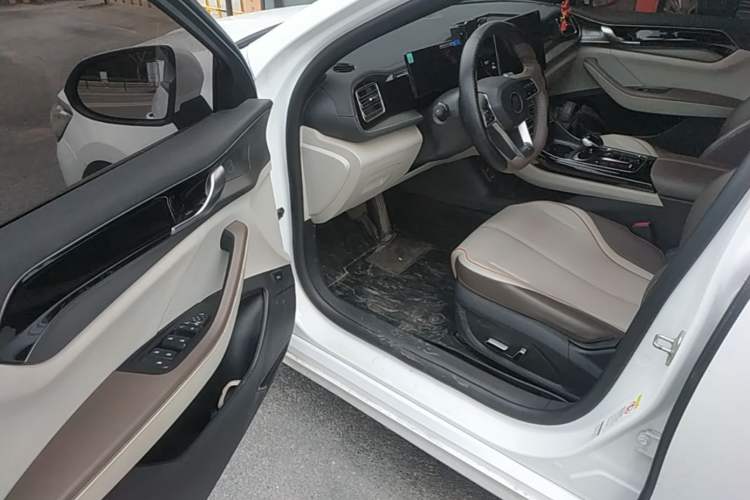 Used BYD Qin PLUS 2023 Champion Edition DM-i 120KM Beyond Model Driver Seat