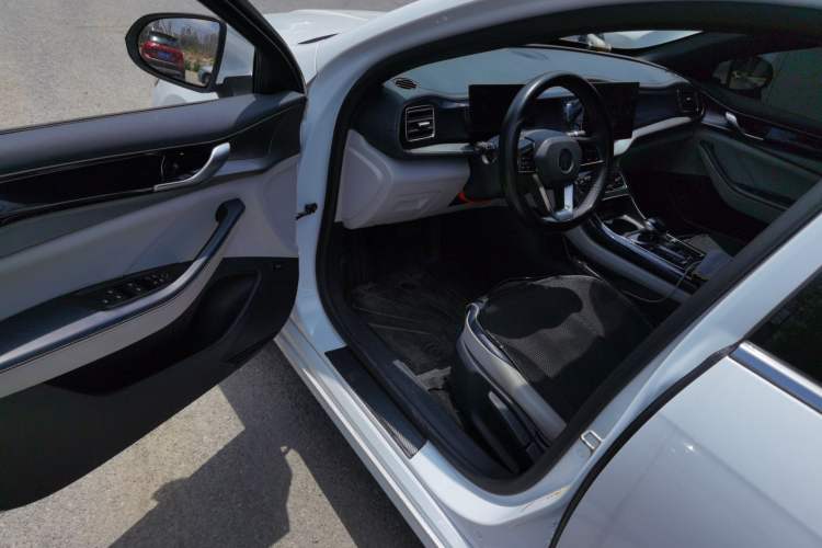 Used BYD Qin PLUS 2023 Champion Edition DM-i 120KM Leading Model Driver Seat