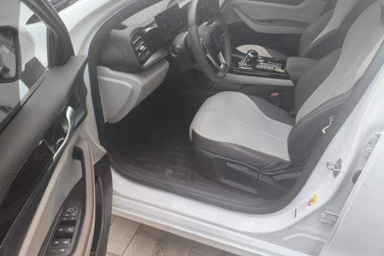 Used BYD Qin PLUS 2023 Champion Edition DM-i 55KM Leading Model Driver Seat