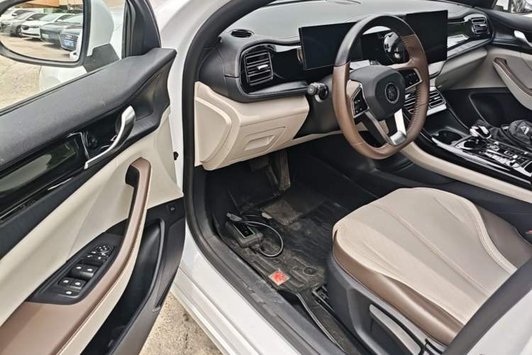Used BYD Qin PLUS 2023 Champion Edition DM-i 55KM Leading Model Driver Seat