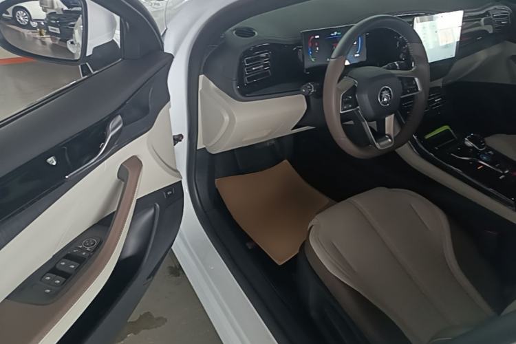 Used BYD Qin PLUS 2023 Champion Edition DM-i 55KM Leading Model Driver Seat