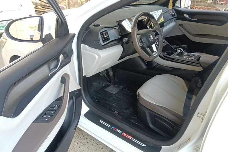 Used BYD Qin PLUS 2023 Champion Edition DM-i 55KM Leading Model Driver Seat