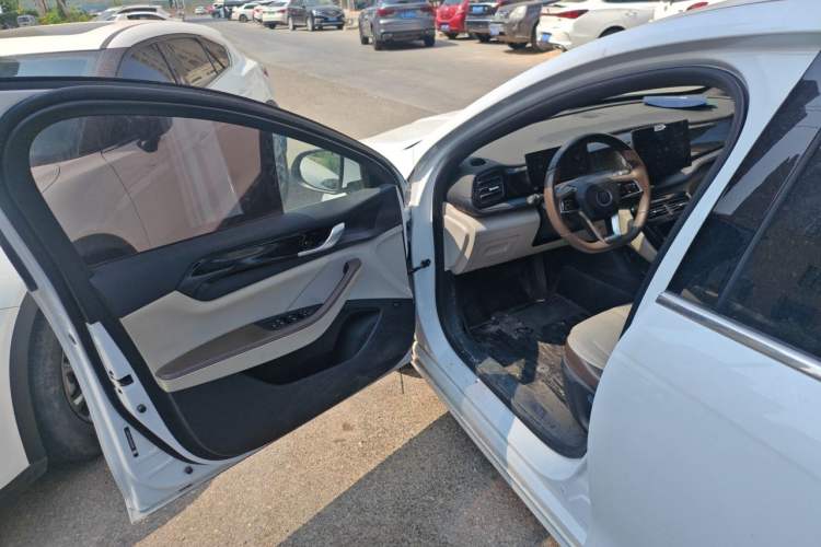 Used BYD Qin PLUS 2023 Champion Edition DM-i 55KM Leading Model Driver Seat