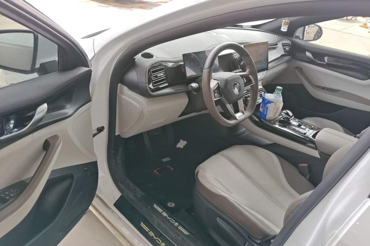 Used BYD Qin PLUS 2023 Champion Edition DM-i 55KM Leading Model Driver Seat