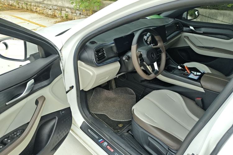 Used BYD Qin PLUS 2023 Champion Edition DM-i 55KM Leading Model Driver Seat
