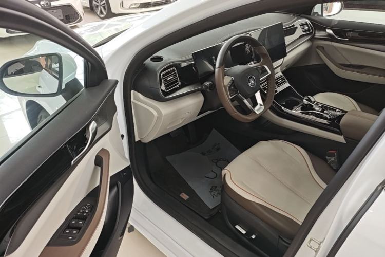 Used BYD Qin PLUS 2023 Champion Edition DM-i 120KM Beyond Model Driver Seat