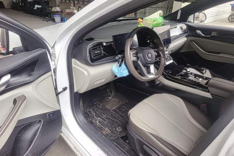 Used BYD Qin PLUS 2023 Champion Edition DM-i 55KM Leading Model Driver Seat