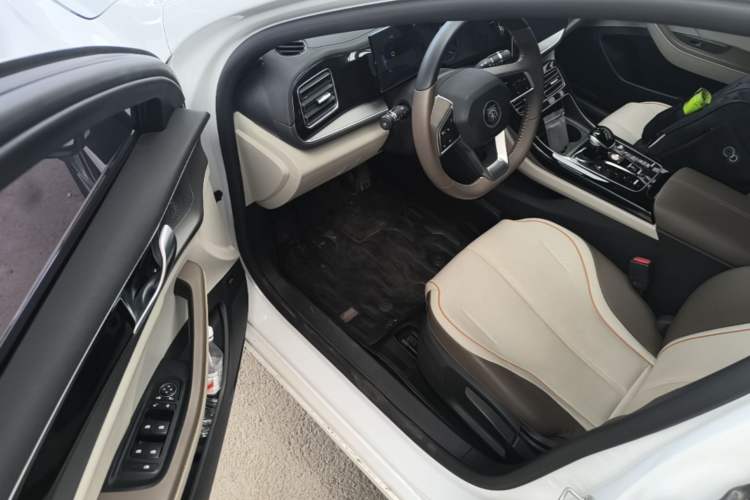 Used BYD Qin PLUS 2023 Champion Edition DM-i 120KM Leading Model Driver Seat