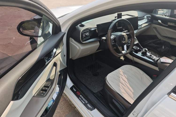 Used BYD Qin PLUS 2023 Champion Edition DM-i 55KM Leading Model Driver Seat