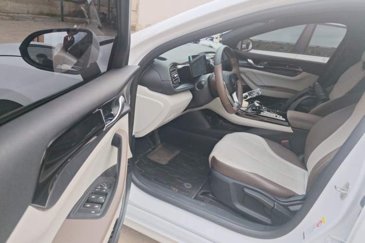 Used BYD Qin PLUS 2023 Champion Edition DM-i 55KM Leading Model Driver Seat