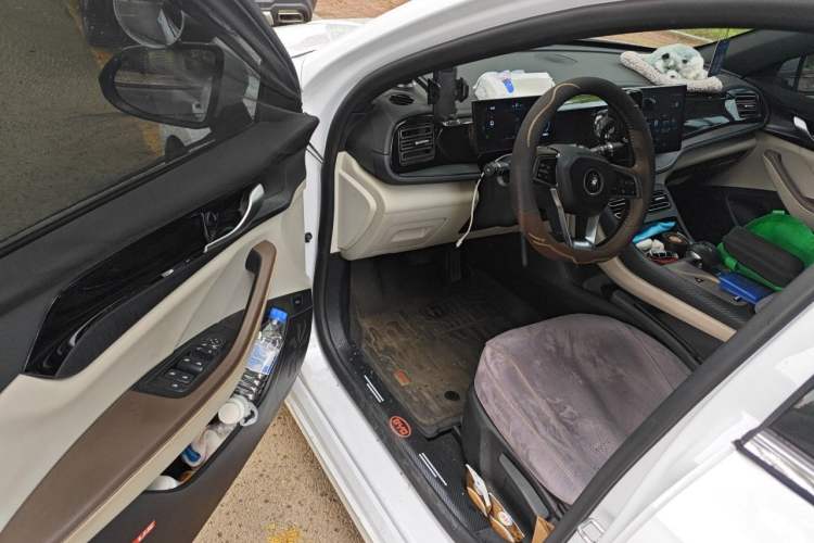 Used BYD Qin PLUS 2023 Champion Edition DM-i 55KM Leading Model Driver Seat