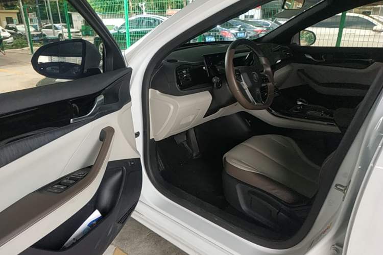 Used BYD Qin PLUS 2023 Champion Edition DM-i 55KM Leading Model Driver Seat