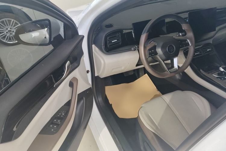 Used BYD Qin PLUS 2023 Champion Edition DM-i 55KM Leading Model Driver Seat