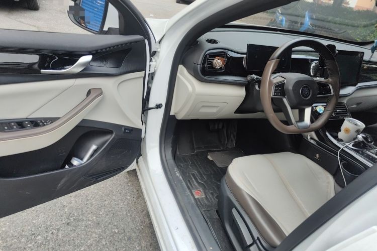 Used BYD Qin PLUS 2023 Champion Edition DM-i 55KM Leading Model Driver Seat