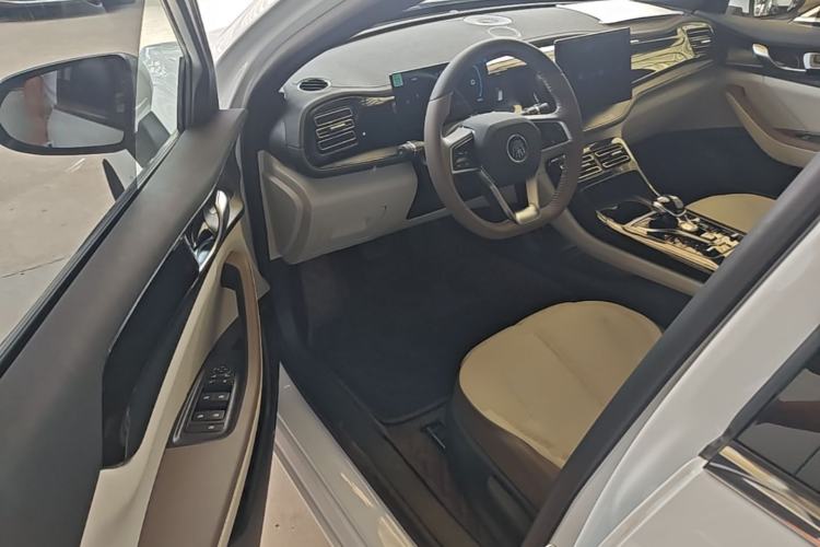 Used BYD Qin PLUS 2023 Champion Edition DM-i 55KM Leading Model Driver Seat