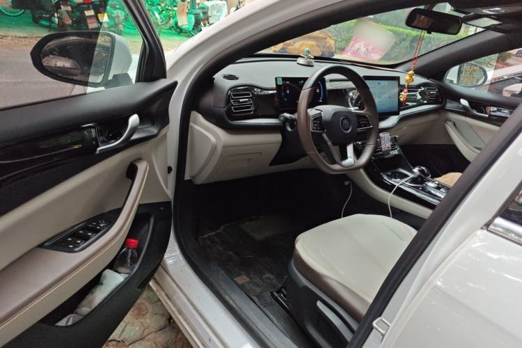Used BYD Qin PLUS 2023 Champion Edition DM-i 55KM Leading Model Driver Seat