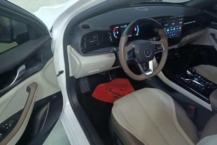 Used BYD Qin PLUS 2023 Champion Edition DM-i 55KM Leading Model Driver Seat