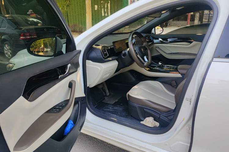Used BYD Qin PLUS 2023 Champion Edition DM-i 120KM Leading Model Driver Seat