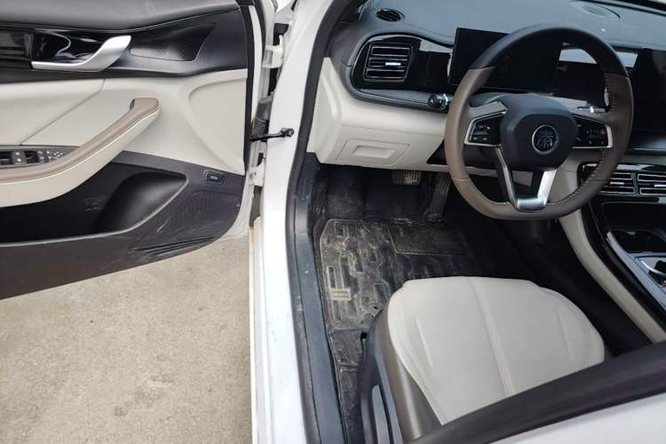 Used BYD Qin PLUS 2023 Champion Edition DM-i 55KM Leading Model Driver Seat