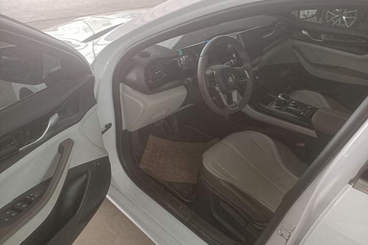 Used BYD Qin PLUS 2023 Champion Edition DM-i 55KM Leading Model Driver Seat
