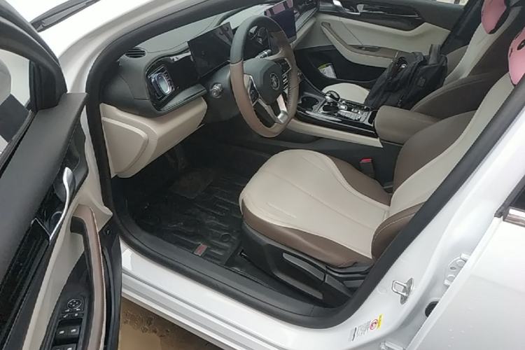 Used BYD Qin PLUS 2023 Champion Edition DM-i 55KM Leading Model Driver Seat
