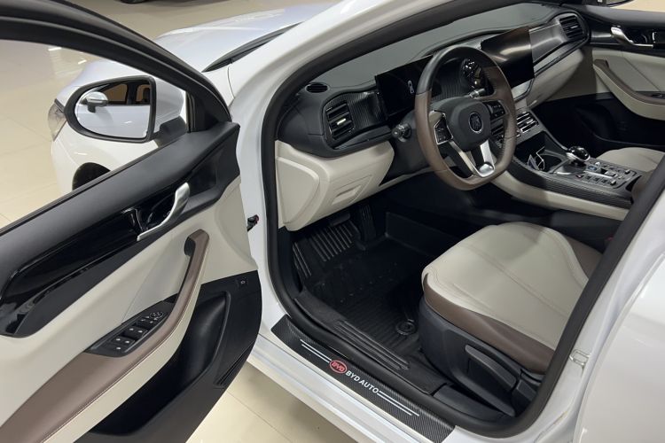 Used BYD Qin PLUS 2023 Champion Edition DM-i 55KM Leading Model Driver Seat