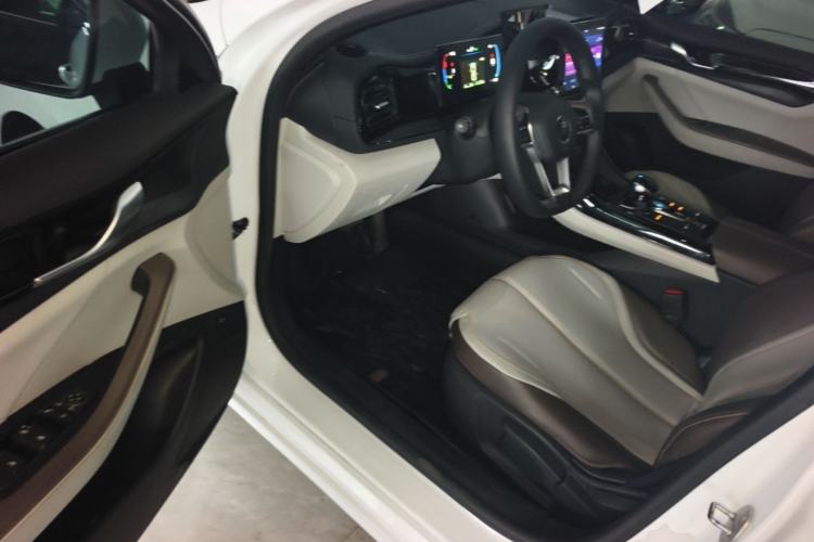 Used BYD Qin PLUS 2023 Champion Edition DM-i 55KM Leading Model Driver Seat