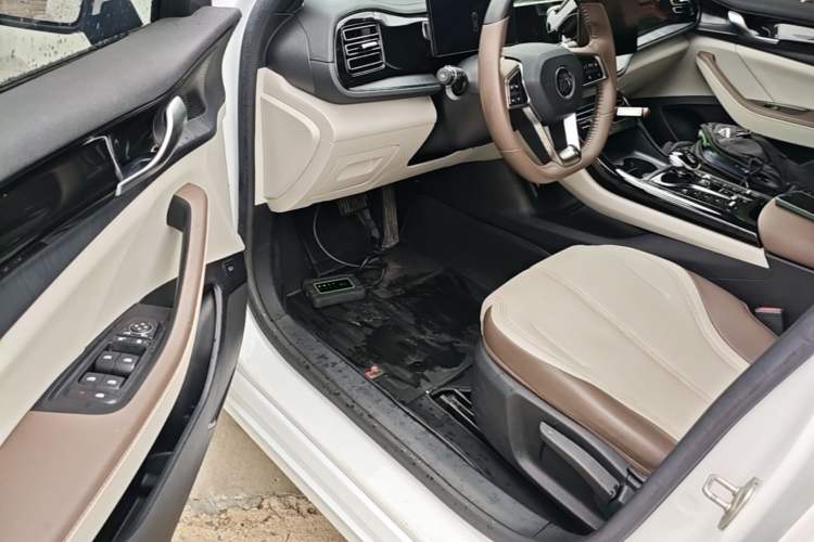 Used BYD Qin PLUS 2023 Champion Edition DM-i 55KM Leading Model Driver Seat