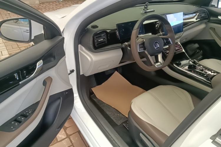 Used BYD Qin PLUS 2023 Champion Edition DM-i 55KM Leading Model Driver Seat