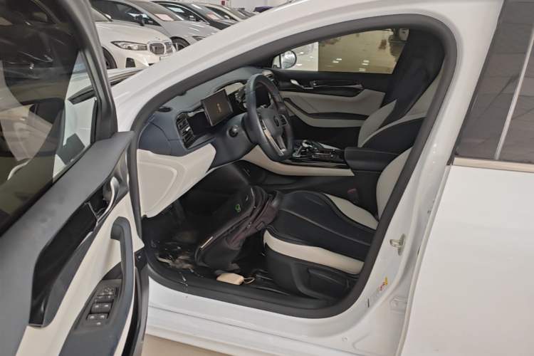 Used BYD Qin PLUS 2023 Champion Edition DM-i 55KM Leading Model Driver Seat