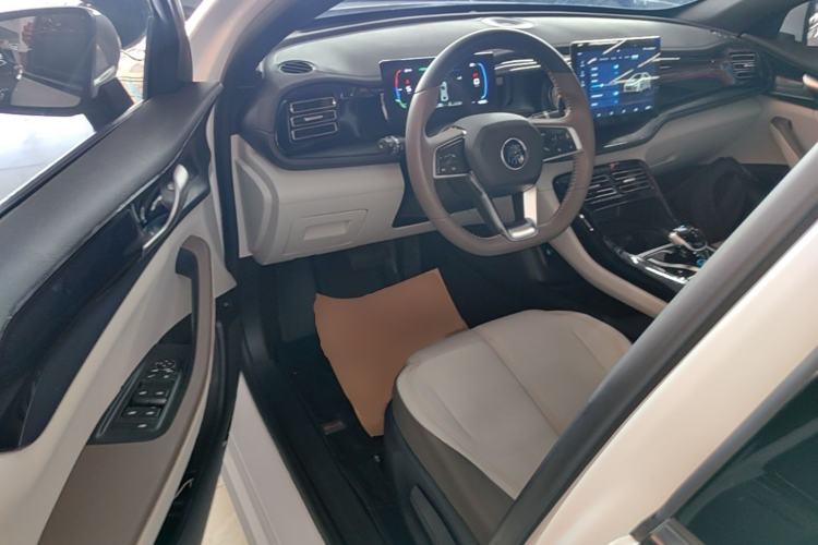 Used BYD Qin PLUS 2023 Champion Edition DM-i 55KM Leading Model Driver Seat
