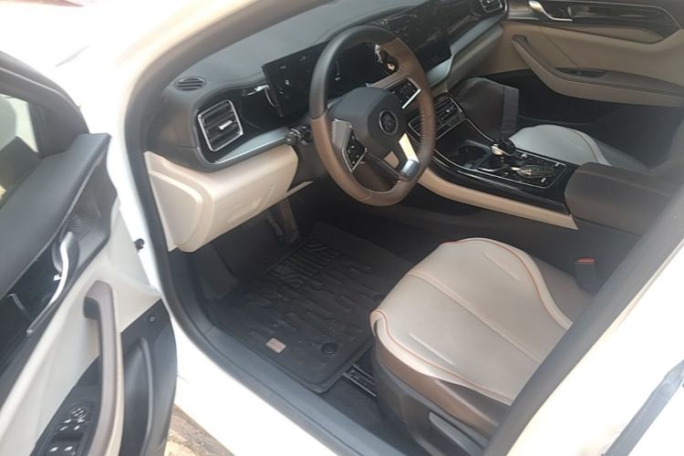 Used BYD Qin PLUS 2023 Champion Edition DM-i 120KM Leading Model Driver Seat